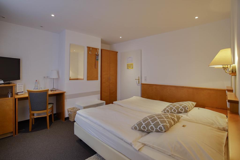 Hotel Maxim Langenfeld  Pokoj fotografie